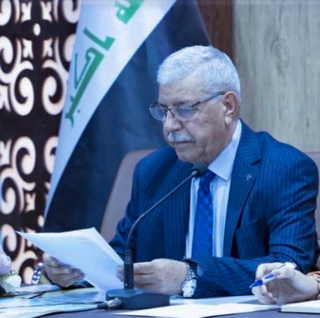 جريدة محلية ذات طبعة عراقية تنشر مقالا لرئيس قسم القانون 