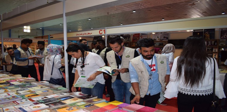 زيارة طلبة كلية الرشيد الجامعة لمعرض الكتاب العلمي المقام على ارض معرض بغداد الدولي